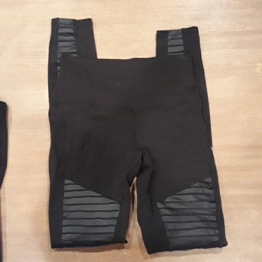 Alo Moto Yoga pants
